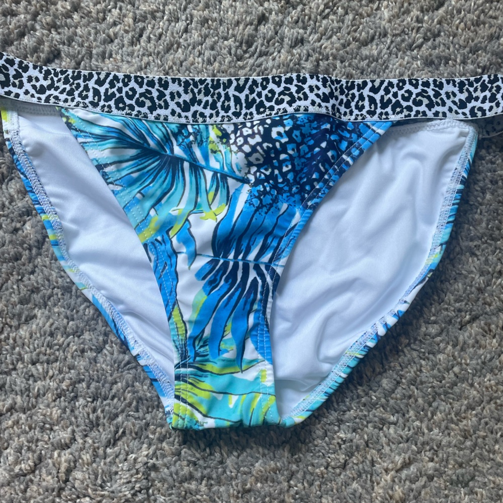 NWOT Venus Bikini bottoms.